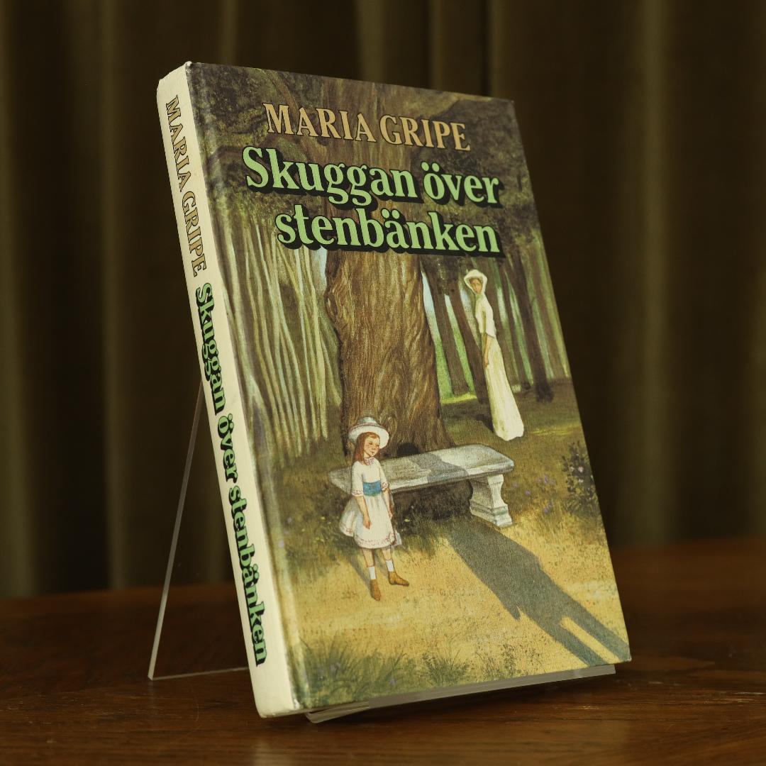 Skuggan över stenbänken