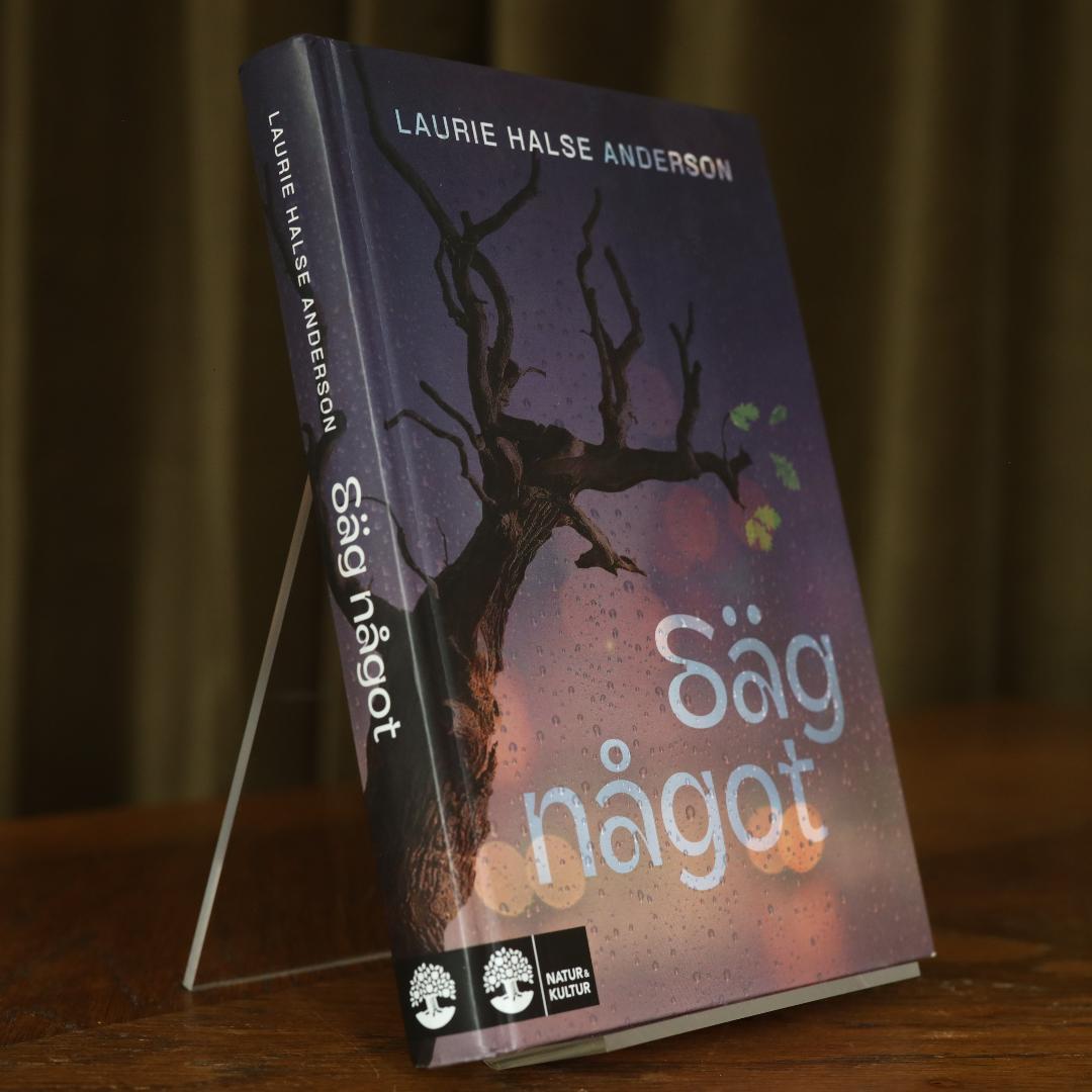 Säg något